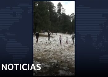 Las partes altas de Ciudad de México se cubrieron de nieve #Shorts | Noticias Telemundo