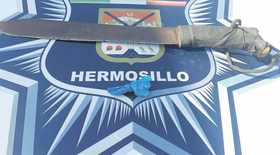 Joven llega con machete a casa de su mamá y la amenaza para que lo deje entrar