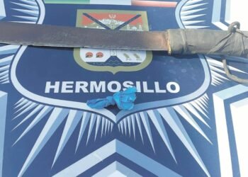 Joven llega con machete a casa de su mamá y la amenaza para que lo deje entrar