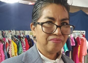 Hermosillo: Elena enseña oficios que ayudan a la economía familiar