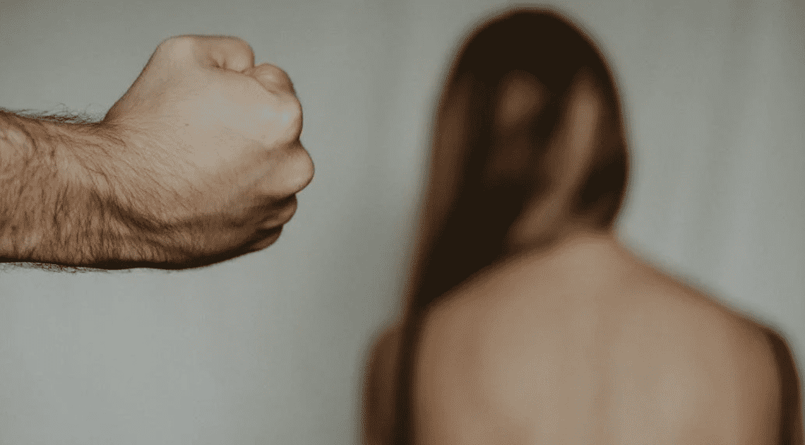 Hermosillo: Mujer pide auxilio a gritos al ser atacada por un hombre
