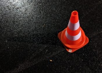 Muere hombre al volcar su carro en la carretera San Pedro-Zamora