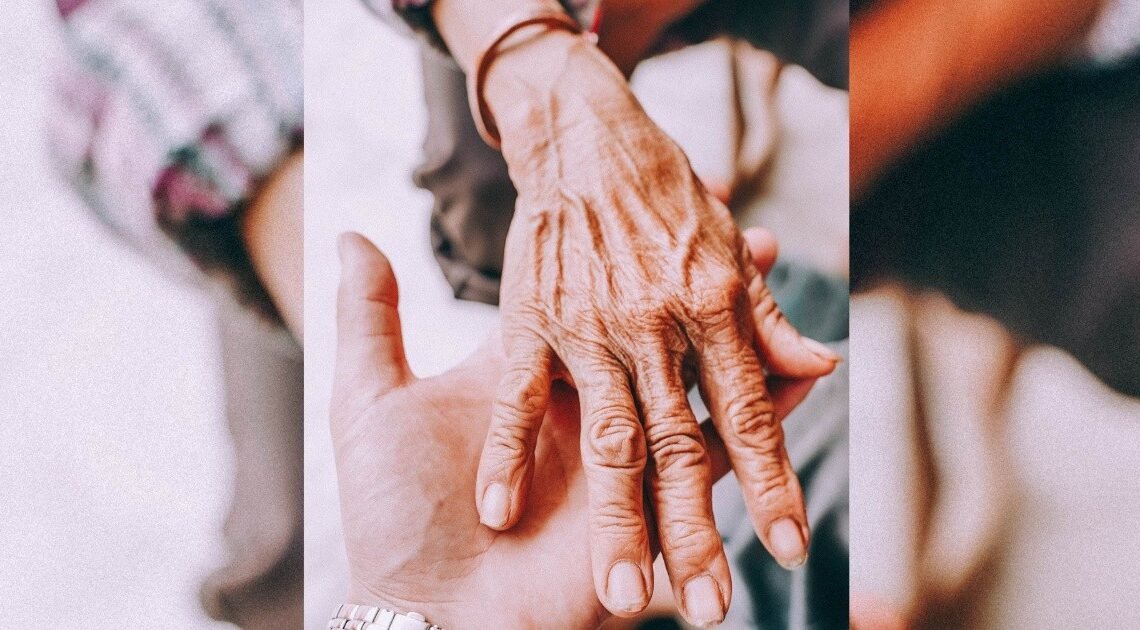 Cecilia pide ayuda desesperada para su mamá por fuertes dolores, necesita un médico que la atienda en casa Cecilia pide ayuda desesperada para su mamá por fuertes dolores, necesita un médico que la atienda en casa