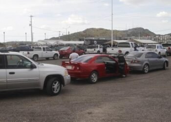Analiza AMLO extender programa de “autos chocolate” en el país