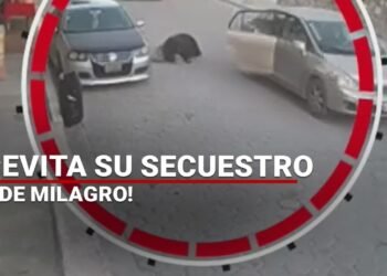 ¡De milagro! MUJER EVITA SU SECUESTRO en Puebla; le robaron el vehículo