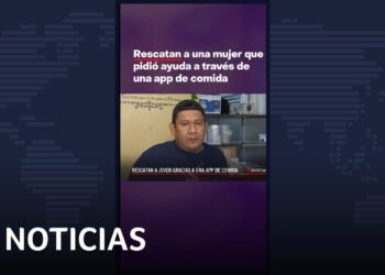 Rescatan a una mujer que pidió ayuda a través de una app de comida #Shorts | Noticias Telemundo