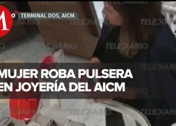 Cámaras de seguridad captan robo en la Terminal 2 del AICM