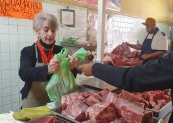 Leticia inicia 2023 con el pie derecho: Trabajando