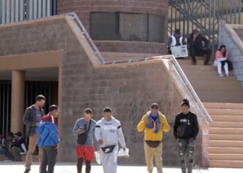 Recibe Hermosillo a 221 cubanos deportados de Estados Unidos
