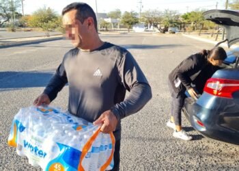 Apoya la comunidad de Hermosillo a migrantes deportados