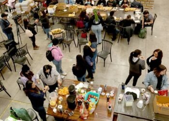 Realizan mujeres cerveza Impetuosa en Hermosillo