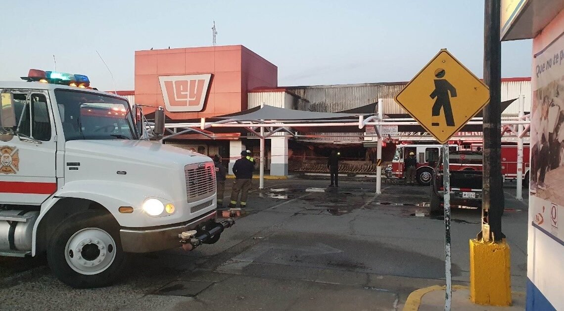 Autoridades investigan incendio de esta mañana en supermercado del Centro de Hermosillo