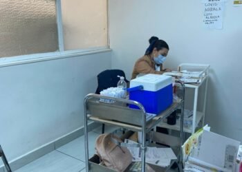 Registran centros de vacunación contra Covid-19 baja afluencia durante segundo día de jornada