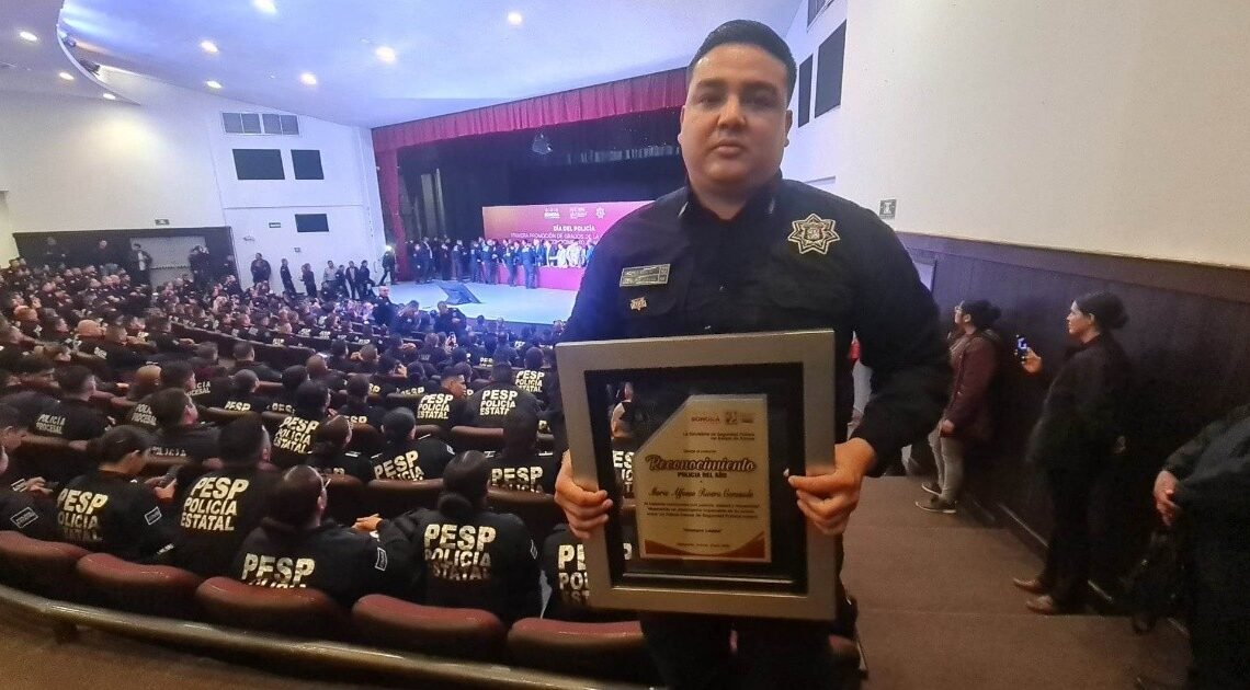 Agente Mario Alfonso Rivera gana reconocimiento al “Policía Estatal de Sonora del año 2022”; entregan 27 ascensos a policías por primera vez