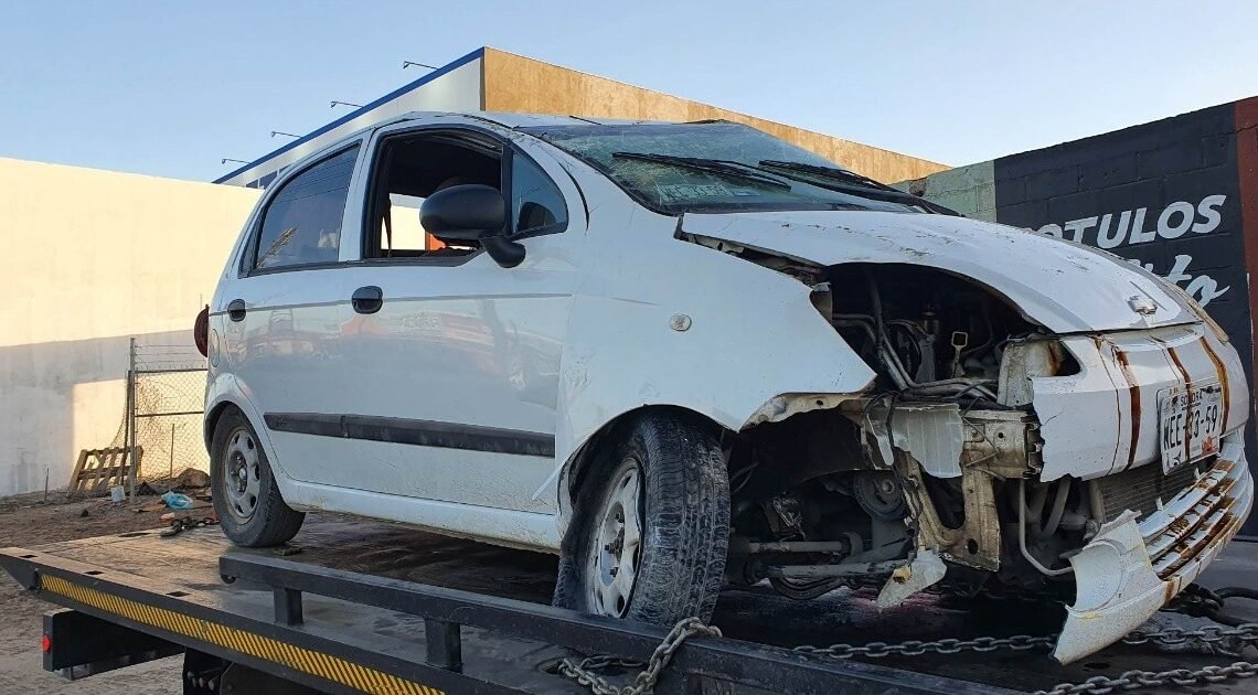 Choque-volcadura al Norte de Hermosillo deja una mujer lesionada