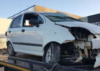 Choque-volcadura al Norte de Hermosillo deja una mujer lesionada