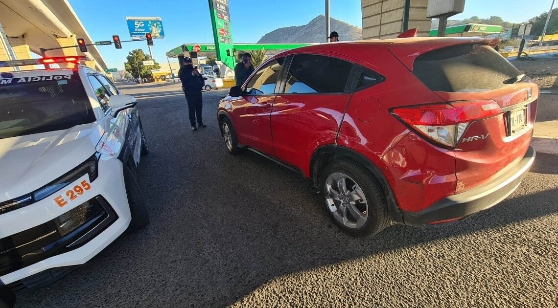 Choque triple en la colonia Centro deja un saldo de dos personas lesionadas