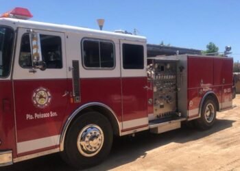 Hermosillo: Bomberos atienden incendio en predio abandonado en la madrugada 