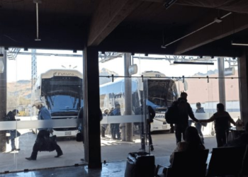 Llegadas y salidas siguen saturando las centrales de autobuses