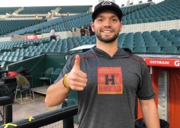 César Salazar está listo para volver con Naranjeros tras molestia en la pierna