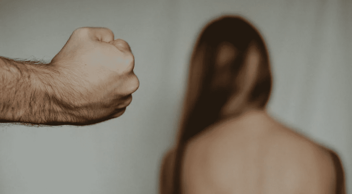 Detienen a hombre por golpear a mujer en Poblado Miguel Alemán