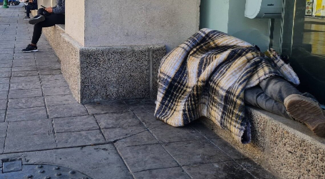 Hermosillo: Decenas de migrantes e indigentes son trasladados a albergues ante el intenso frió Hermosillo: Decenas de migrantes e indigentes son trasladados a albergues ante el intenso frió