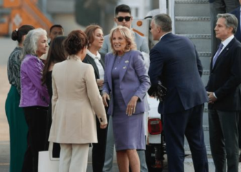 Primera dama de EU, Jill Biden aterriza en el AICM