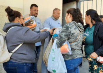 Padres valoran ahorro en uniformes, aún y con larga espera para recogerlos