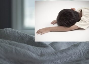 Su hijo cae de su cama y no despertaba, Policía auxilia a mamá en Hermosillo