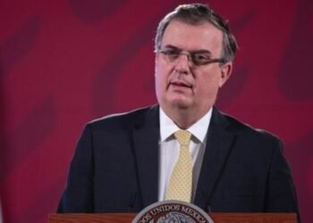 Propone Ebrard ley general de las juventudes de México