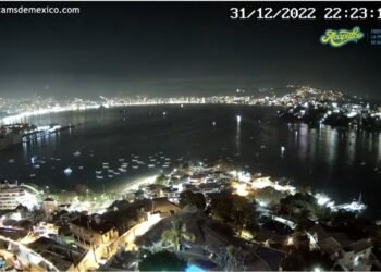 🔵 #EnVivo | #ACAPULCO recibe el #2023 con GRAN ESPECTÁCULO de DRONES y PIROTECNIA en la BAHÍA