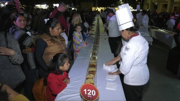 Elaboran mega rosca de 120 metros y buscarán récord Guinness en 2024 Elaboran mega rosca de 120 metros y buscarán récord Guinness en 2024