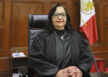 Simpatizantes de Morena piden remover a Norma Piña