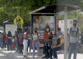 Necesarias las paradas de camión, opinan usuarios del transporte urbano