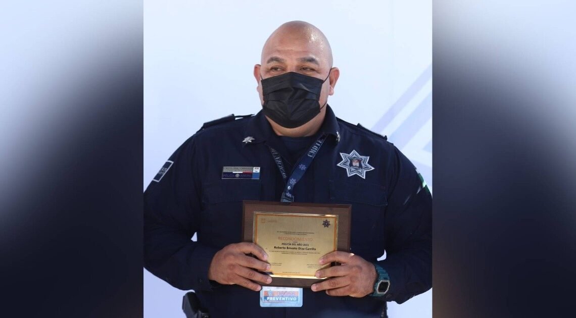 Reconoce alcalde al Policía del Año 2022