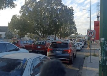 Cambio de horario escolar por frío provocó mayor caos vial