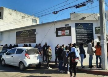 Dan recomendaciones para evitar aglomeraciones en entrega de uniformes