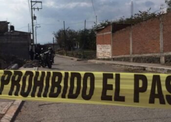 Atrapa Policía Municipal a dos presuntos narcomenudistas y abaten a un tercero