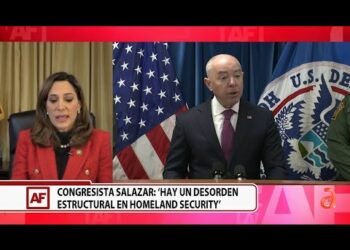 La congresista María Elvira Salazar habló con el Alejandro Mayorkas del futuro del Parole