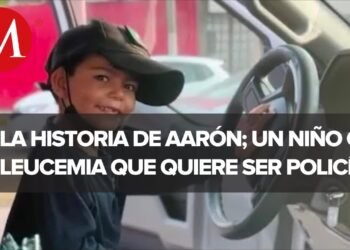 Aarón, un menor de 5 años de edad con leucemia logra su sueño de ser policía