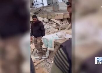 Bebé milagro entre la tragedia de Turquía y Siria.