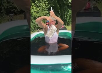 PISCINA CON COCA COLA + MENTOS MAS GRANDE DEL MUNDO !!