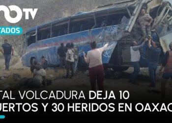 Volcadura de autobús deja al menos 10 muertos y más de 30 heridos en límites de Oaxaca con Puebla