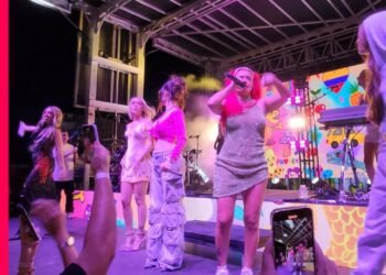 KAROL G, NATTI NATASHA, TINI, LOLA INDIGO & BAD GYAL cantando BICHOTA juntas en Miami 🔥 (COMPLETO)