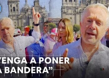 Marcha INE 2023: Santiago Creel reprocha a AMLO no poner la bandera en el Zócalo