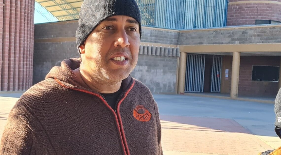 Migrante cubano busca empleo en Hermosillo para festejar los XV de su hija