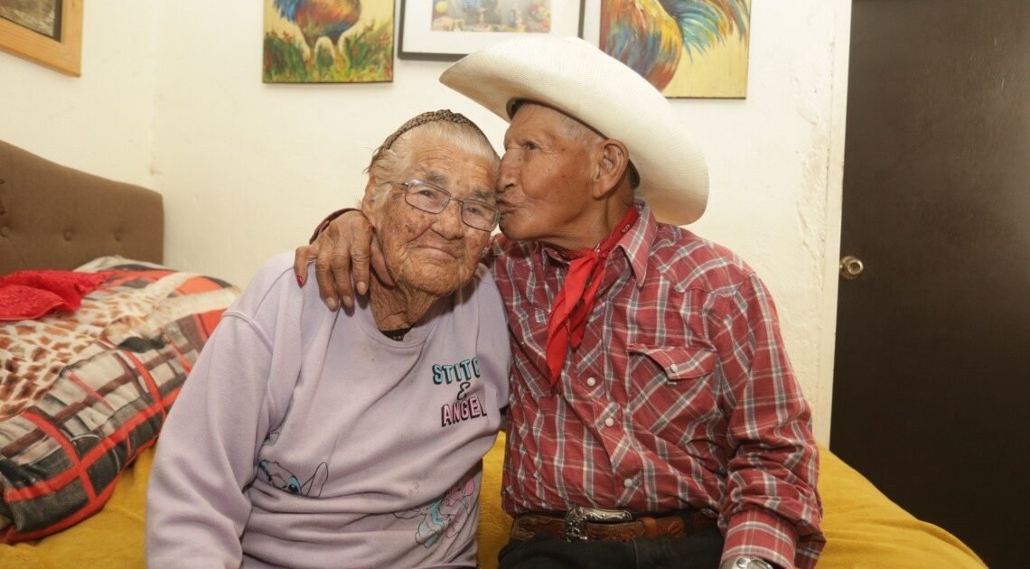 Don Pancho se decide y le pide matrimonio al amor de su vida ¡Después de 40 años juntos! Don Pancho se decide y le pide matrimonio al amor de su vida ¡Después de 40 años juntos!