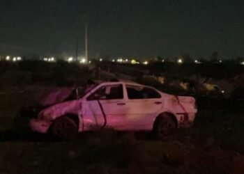 Muere hombre al volcarse en una brecha en Caborca