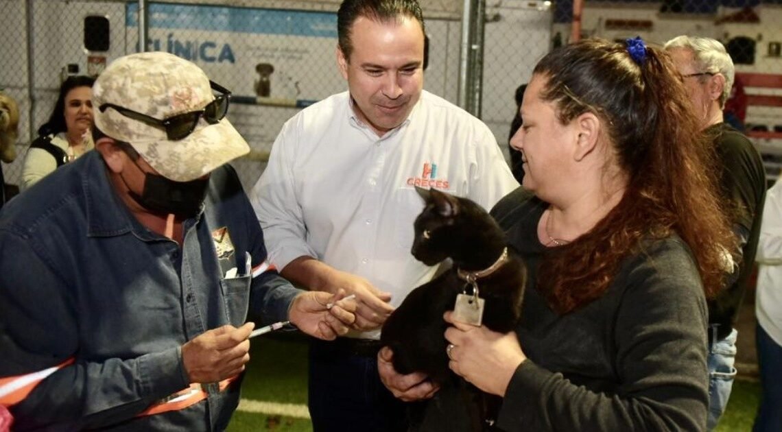 Acerca Antonio Astiazarán servicios municipales a familias del Poniente Acerca Antonio Astiazarán servicios municipales a familias del Poniente
