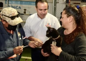 Acerca Antonio Astiazarán servicios municipales a familias del Poniente